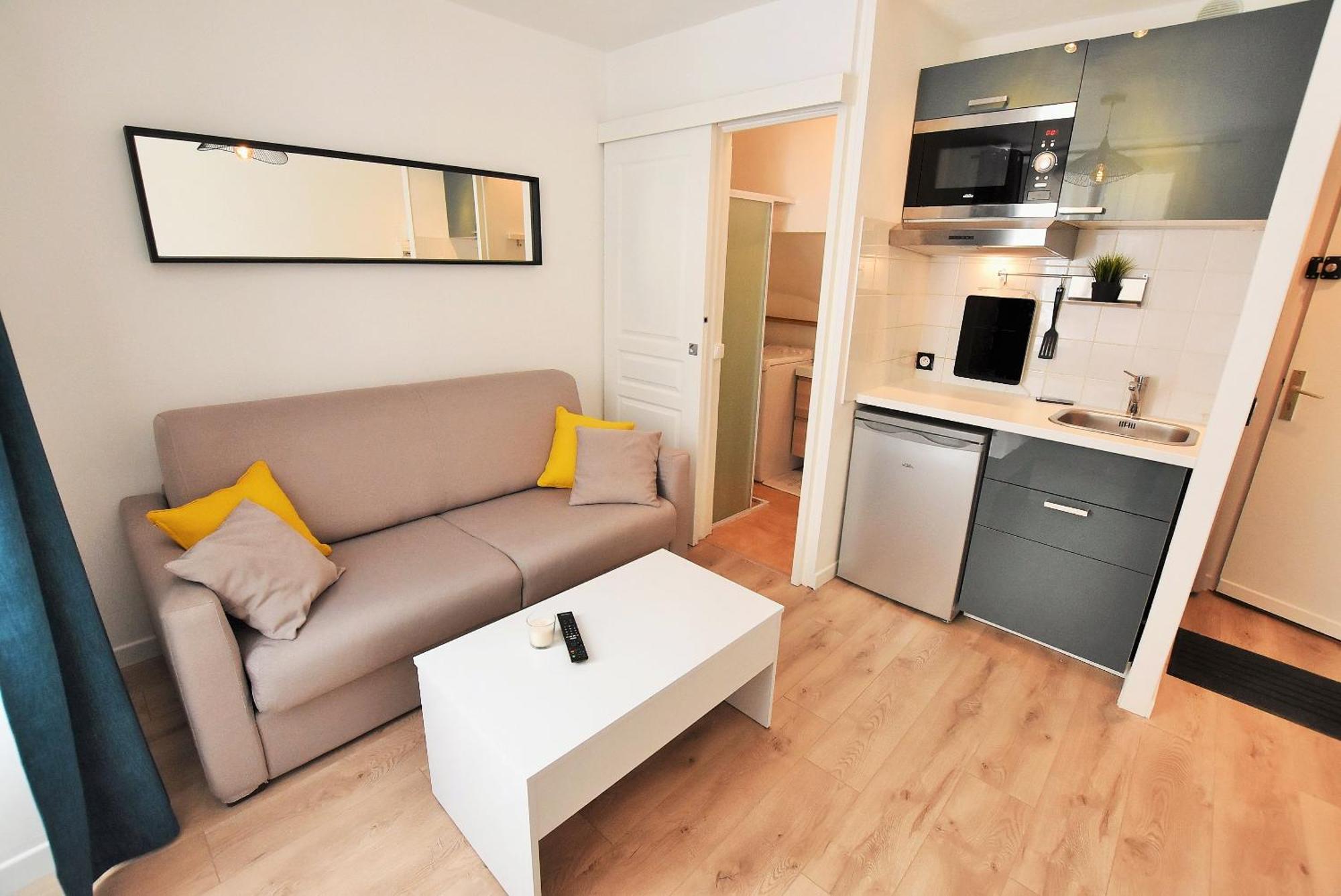 Appartement Au Coeur De La Ville De タヴェルニー エクステリア 写真